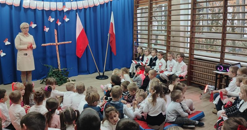 Spotkanie z pieśnią i piosenką patriotyczną w szkole w Gortatowie